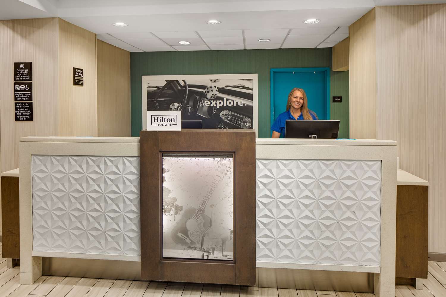 hampton inn and suites nashville airport
