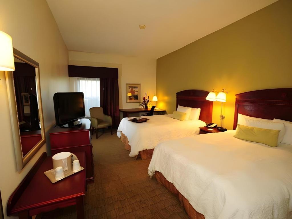 hampton inn and suites nashville airport