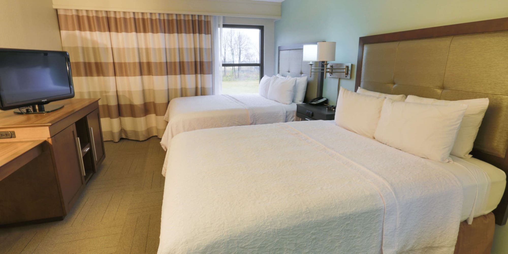 hampton inn and suites nashville airport