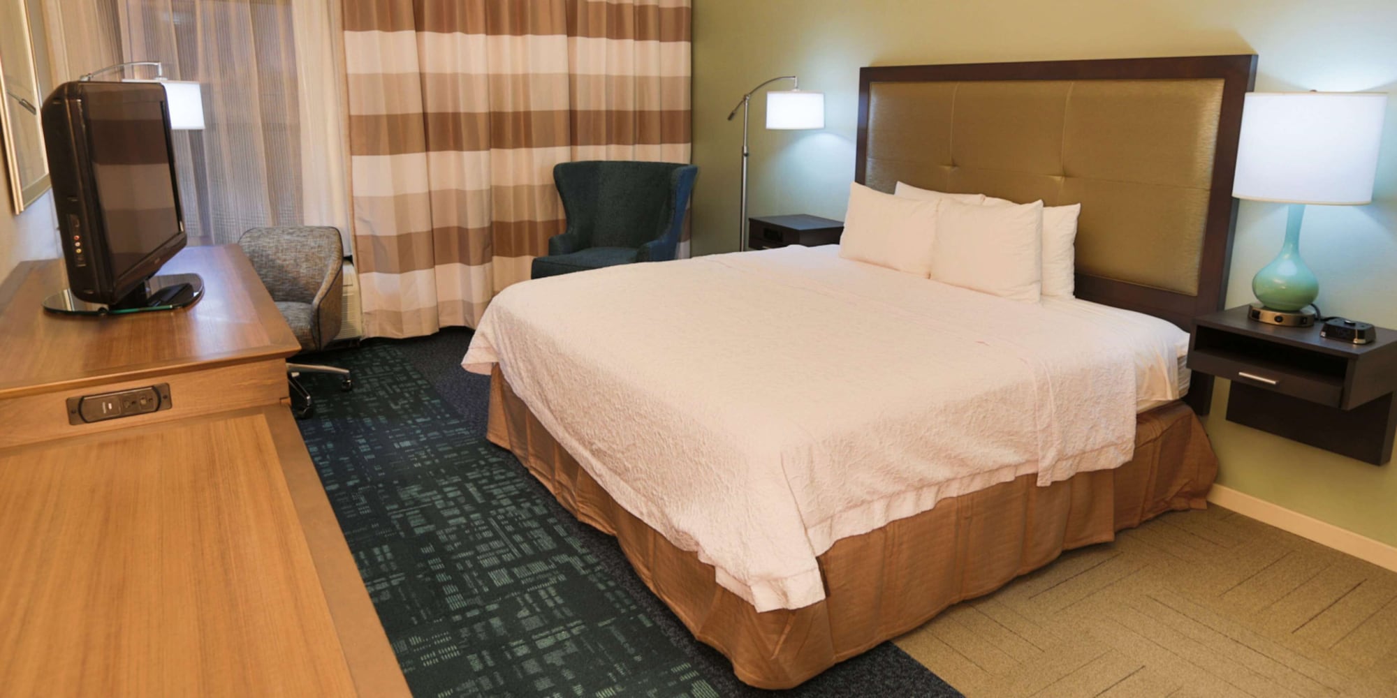 hampton inn and suites nashville airport
