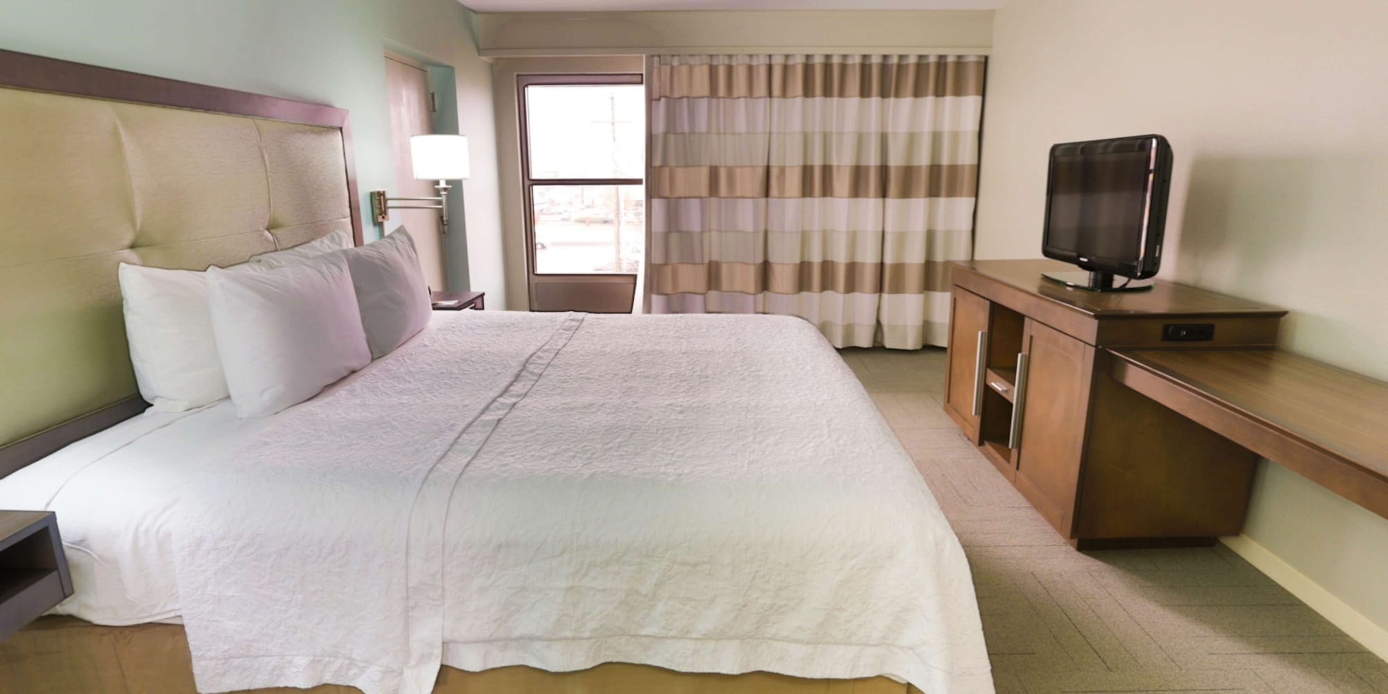 hampton inn and suites nashville airport