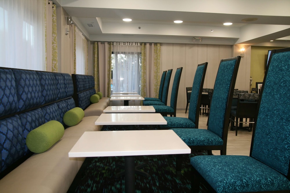 hampton inn and suites nashville airport