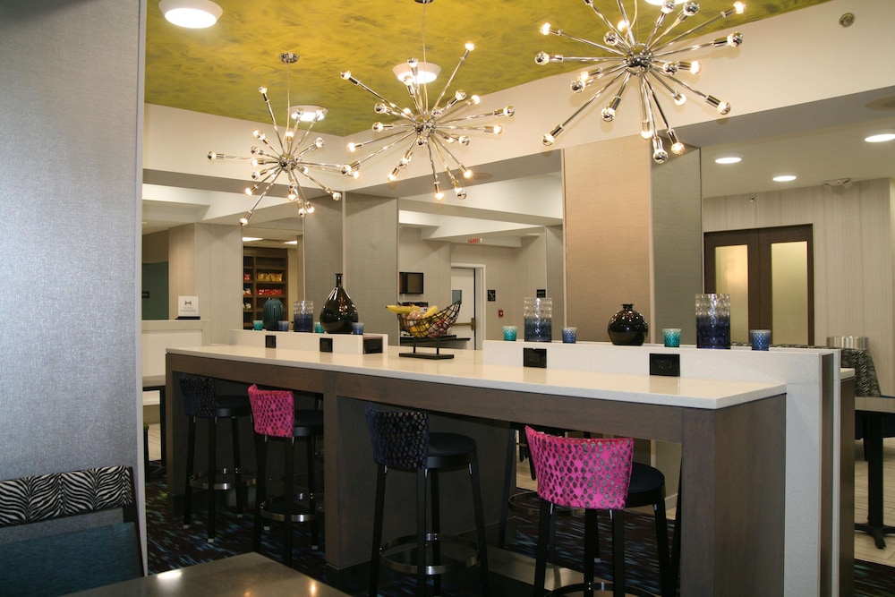 hampton inn and suites nashville airport