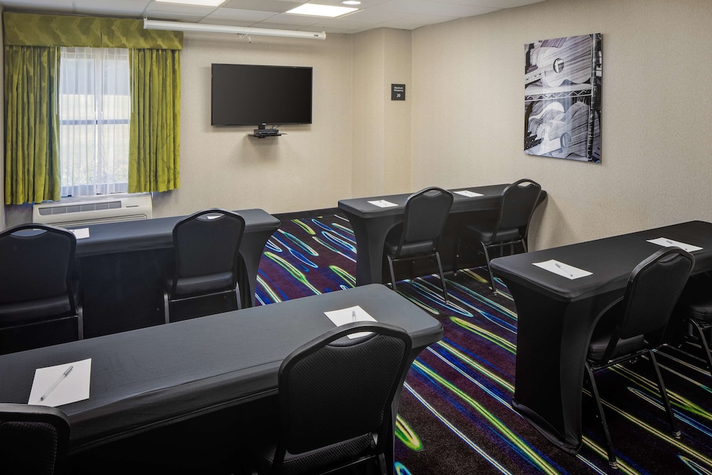 hampton inn and suites nashville airport