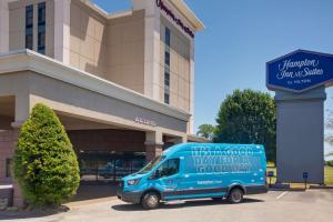 hampton inn and suites nashville airport