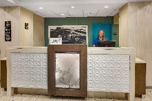 hampton inn and suites nashville airport
