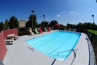 hampton inn and suites nashville airport