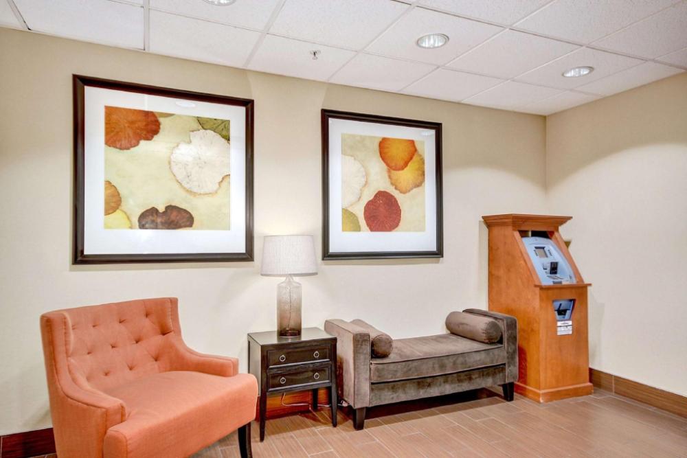 hampton inn and suites phoenix goodyear