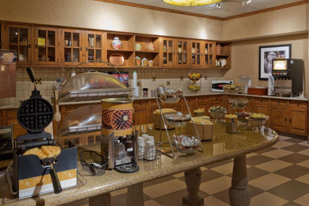 hampton inn and suites phoenix goodyear