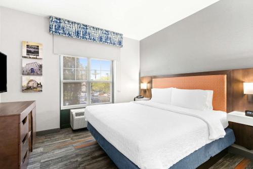 hampton inn and suites phoenix goodyear