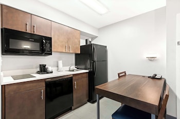 hampton inn and suites phoenix goodyear