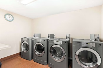 hampton inn and suites phoenix goodyear