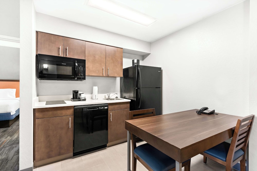 hampton inn and suites phoenix goodyear