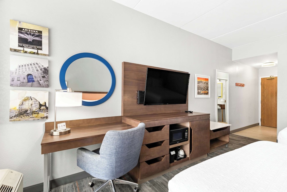 hampton inn and suites phoenix goodyear