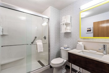 hampton inn and suites phoenix goodyear