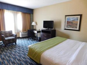 days inn and suites by wyndham mesa near phoenix