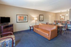 days inn and suites by wyndham mesa near phoenix