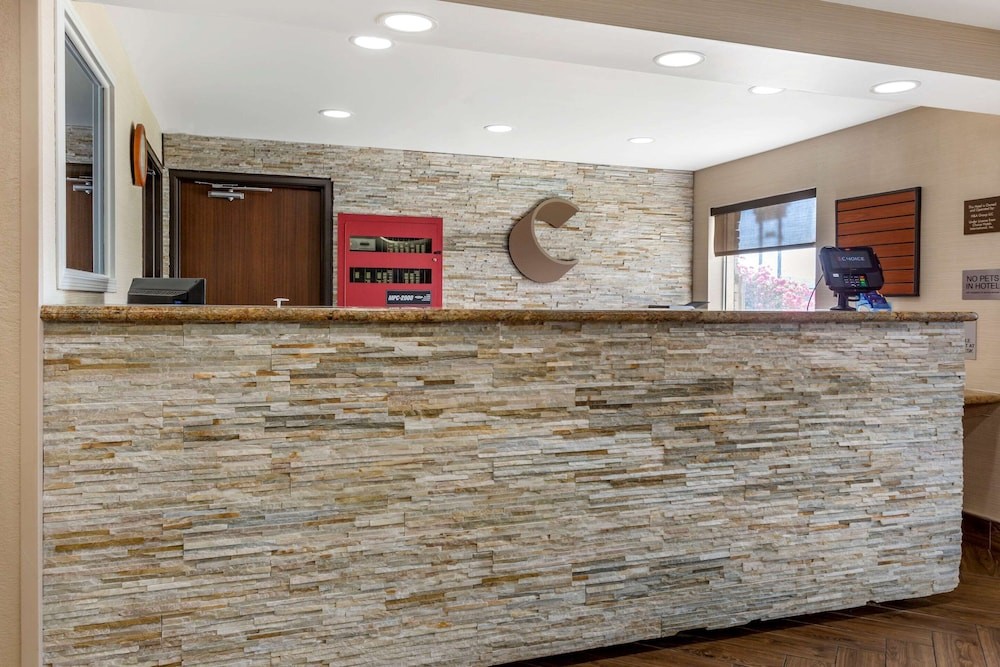 comfort inn and suites phoenix north deer valley