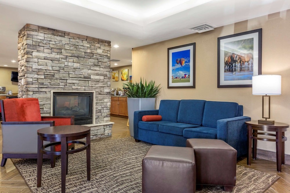 comfort inn and suites phoenix north deer valley