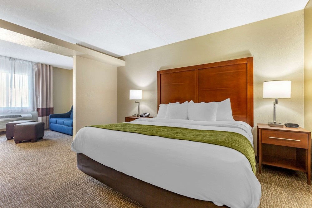 comfort inn and suites phoenix north deer valley