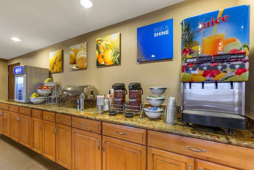 comfort inn and suites phoenix north deer valley