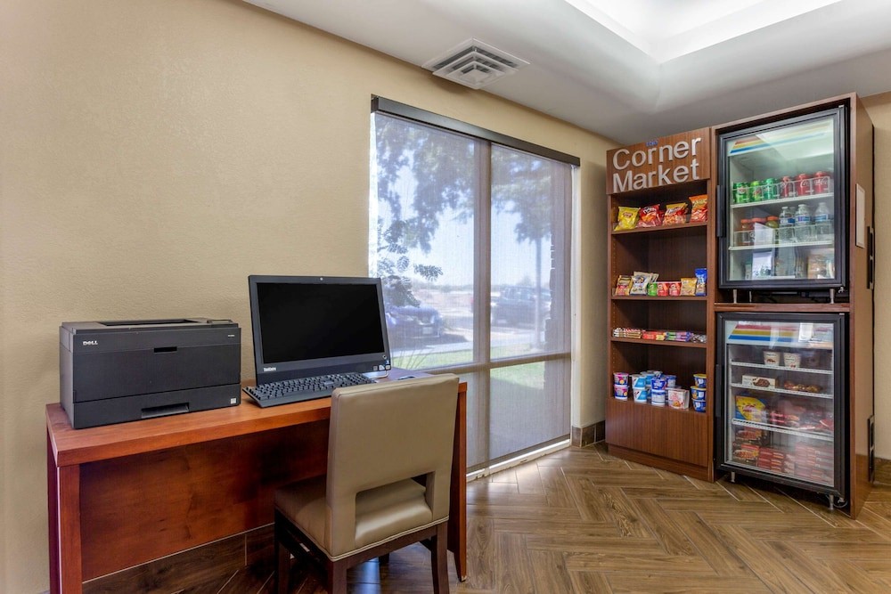 comfort inn and suites phoenix north deer valley