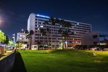 crowne plaza phoenix airport phx by ihg