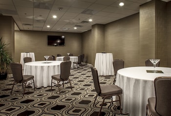 crowne plaza phoenix airport phx by ihg