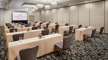 crowne plaza phoenix airport phx by ihg