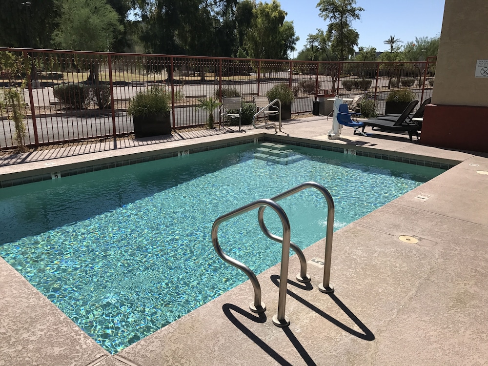holiday inn express and suites phoenix mesa west