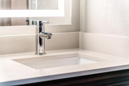 holiday inn express and suites phoenix mesa west