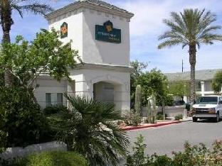 Extended Stay America Select Suites Phoenix Airport E Oak St,Paradise Valley>>Camelback East,3 star
