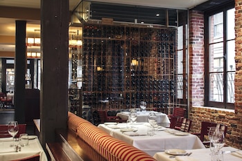 Hotel Nelligan,Nuns' Island>>Montreal,5 star