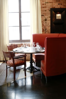 Hotel Nelligan,Nuns' Island>>Montreal,5 star