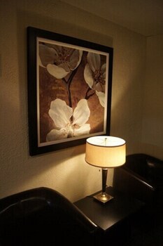 Hotel L'express,Longueuil>>Boucherville,2 star
