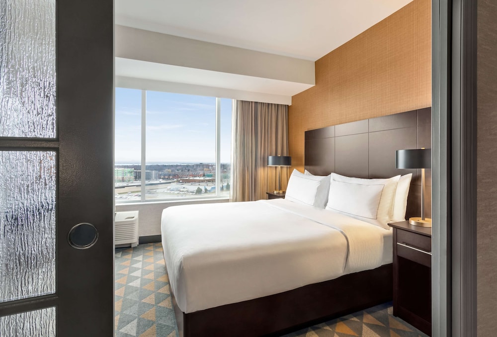 doubletree by hilton pointe claire montreal airport west
