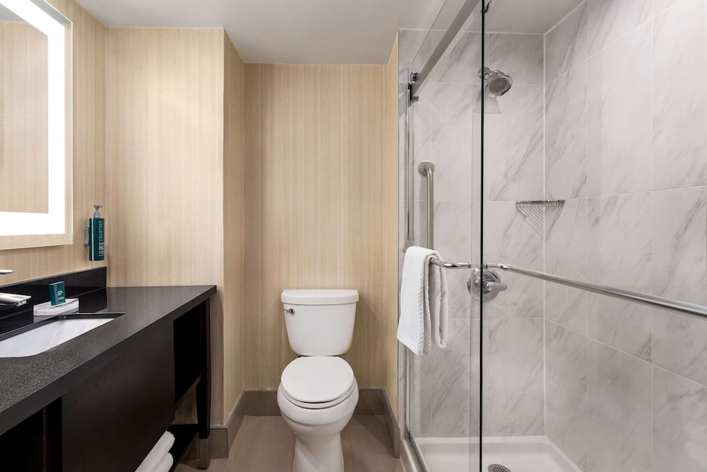 doubletree by hilton pointe claire montreal airport west