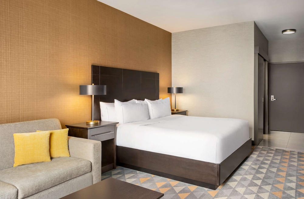 doubletree by hilton pointe claire montreal airport west
