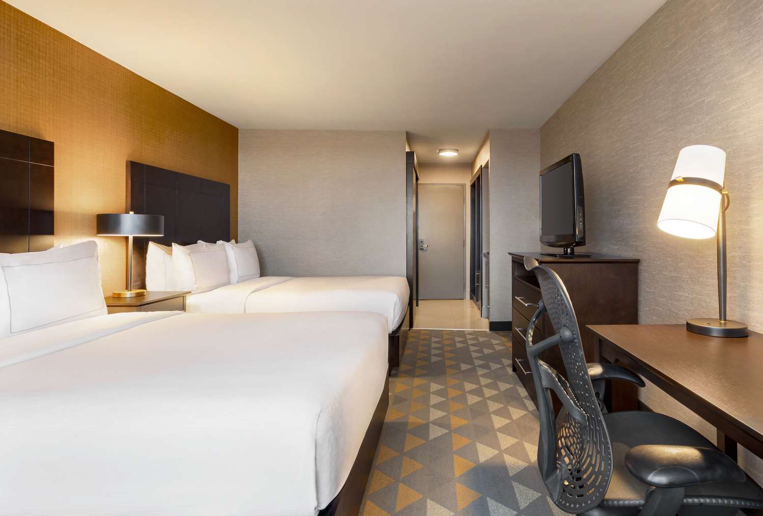 doubletree by hilton pointe claire montreal airport west