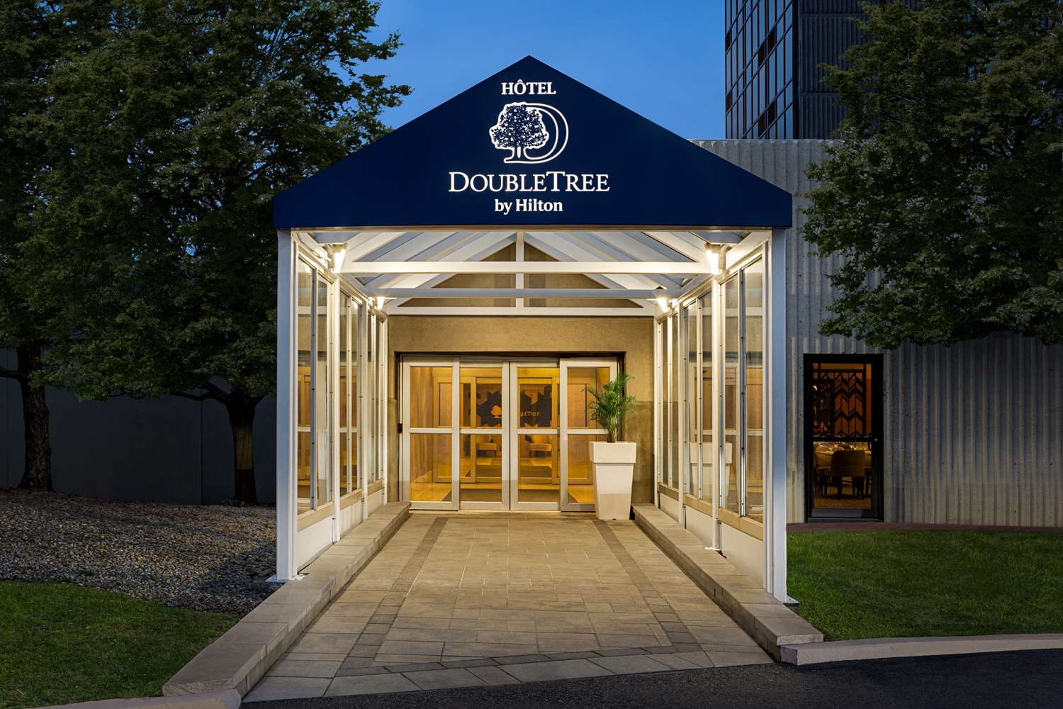 doubletree by hilton pointe claire montreal airport west
