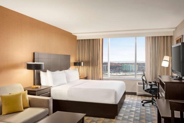 doubletree by hilton pointe claire montreal airport west