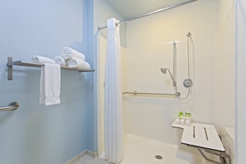 Holiday Inn Express Hotel & Suites Clearwater North-Dunedin By Ihg,Clearwater Beach>>Clearwater,3 star