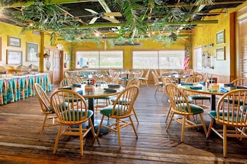 holiday inn and suites clearwater beach s harbourside by ihg