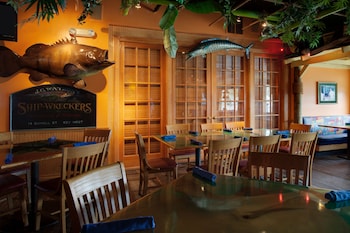 holiday inn and suites clearwater beach s harbourside by ihg