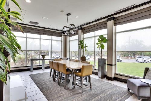 hilton garden inn austin nw arboretum