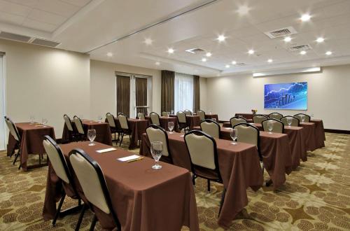 hilton garden inn austin nw arboretum