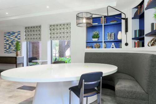 doubletree by hilton austin university area