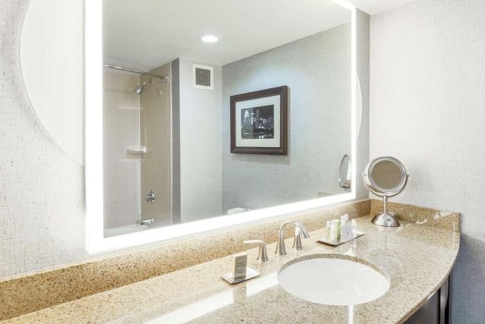 doubletree by hilton austin university area