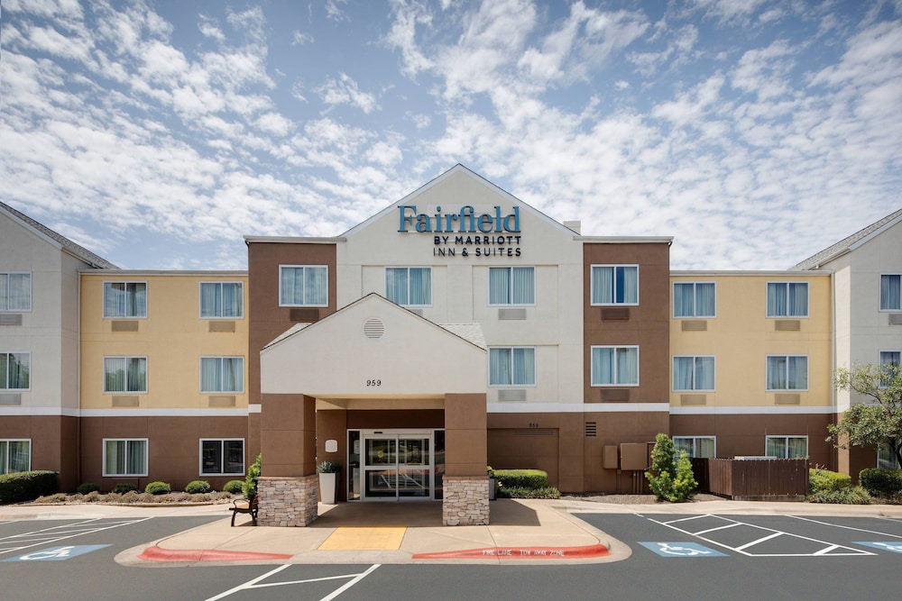 fairfield inn and suites by marriott austin university area