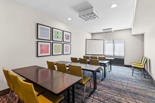 holiday inn express and suites austin sw sunset va